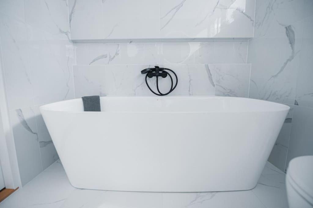 New Luxury 3Br Apartment In Old Town, Free Parking Haapsalu Dış mekan fotoğraf